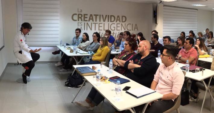 Curso de Carillas de Porcelana impartido por el maestro Sidney Kina - UCAM