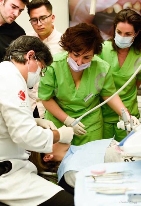 Curso de Carillas de Porcelana impartido por el maestro Sidney Kina - UCAM